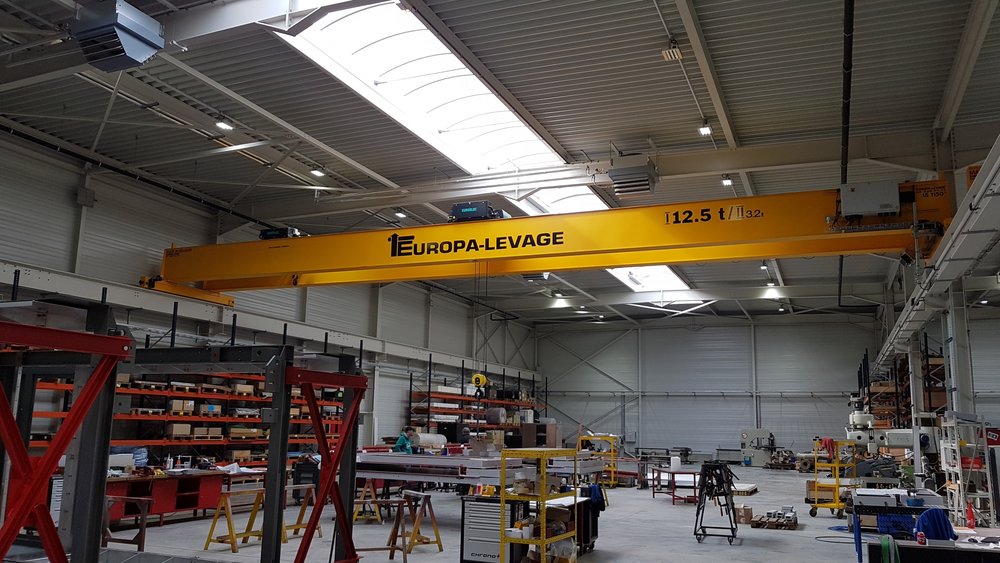 Eleven VERLINDE hoists are installed in the new induction heating equipment plant of Belgian company INDUCTOTHERM backing up the latter’s seven overhead cranes and two semi-gantry cranes.